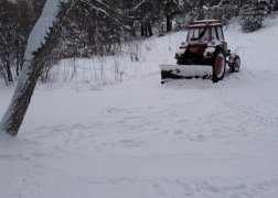 01 В зимний период в парке культуры и отдыха регулярно проводятся работы по очистке территории от снега.